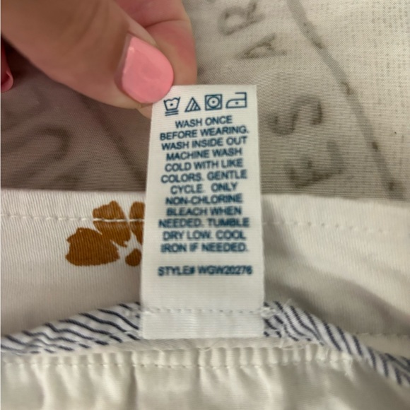 UEC MARKET & SPRUCE CHINO FLORAL SHORTS SIZE 4! - Picture 6 of 7